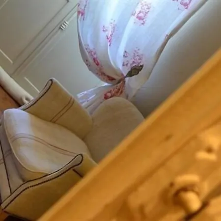 Le Petit Chou Hotel Entraigues (Puy-de-Dome)
