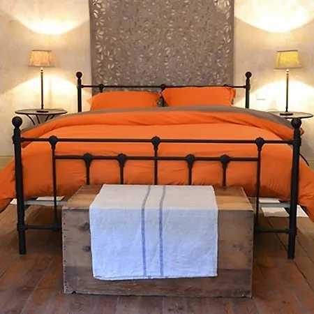 Le Petit Chou Entraigues (Puy-de-Dome)